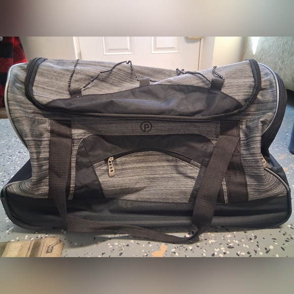 Stylish Black and Gray Men's Duffel Bag - Picture 2 of 7